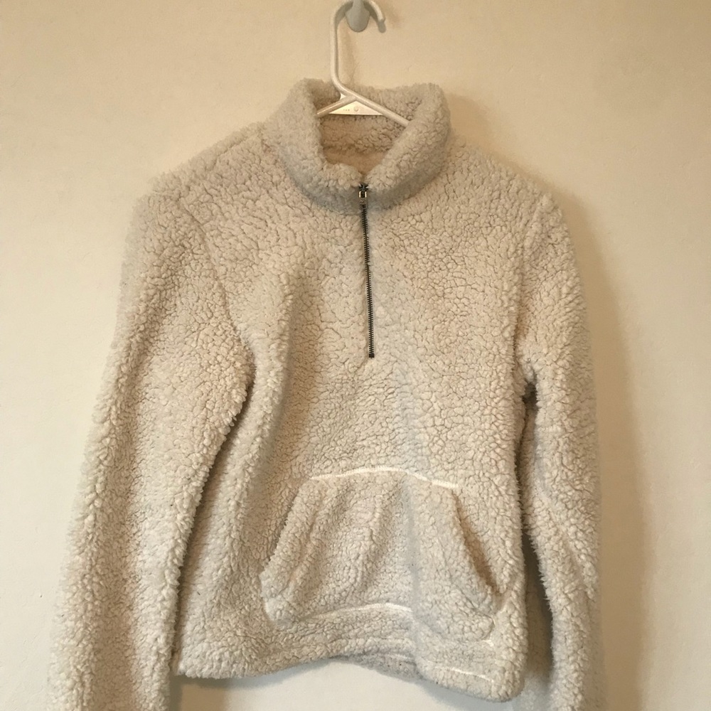 ☆ fuzzy hollister sweatshirt ☆